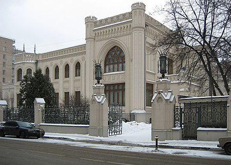 Улица Спиридоновка, д. 17
