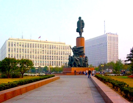 Октябрьская площадь в Москве