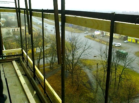Обшивка балкона профнастилом