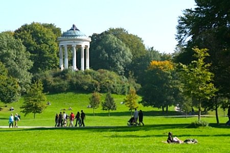 Английский сад в Мюнхене, один из старейших, больших и известных парков Европы