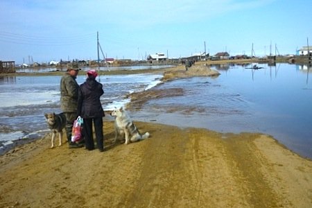 Второй волной паводка В Якутии подтоплены пригороды Якутска