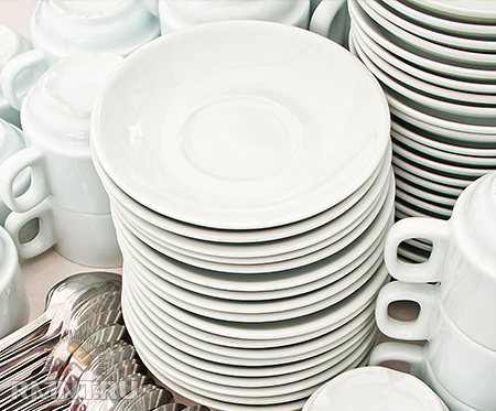 Стекло, керамика, хрусталь — посуда в вашем интерьере