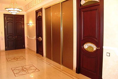 Двери из высококачественных комбинированных материалов