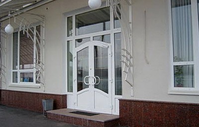 Пластиковые двери